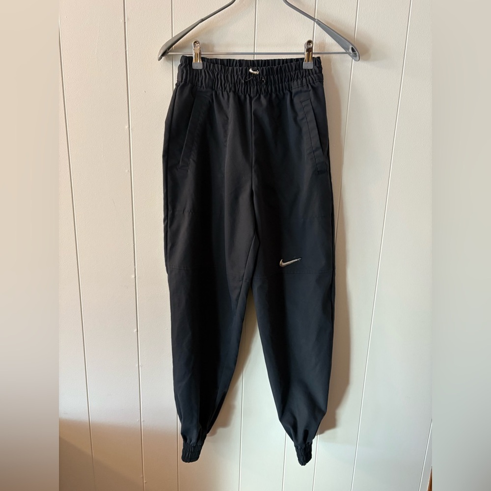 Nike women’s extra small, black jogger pants